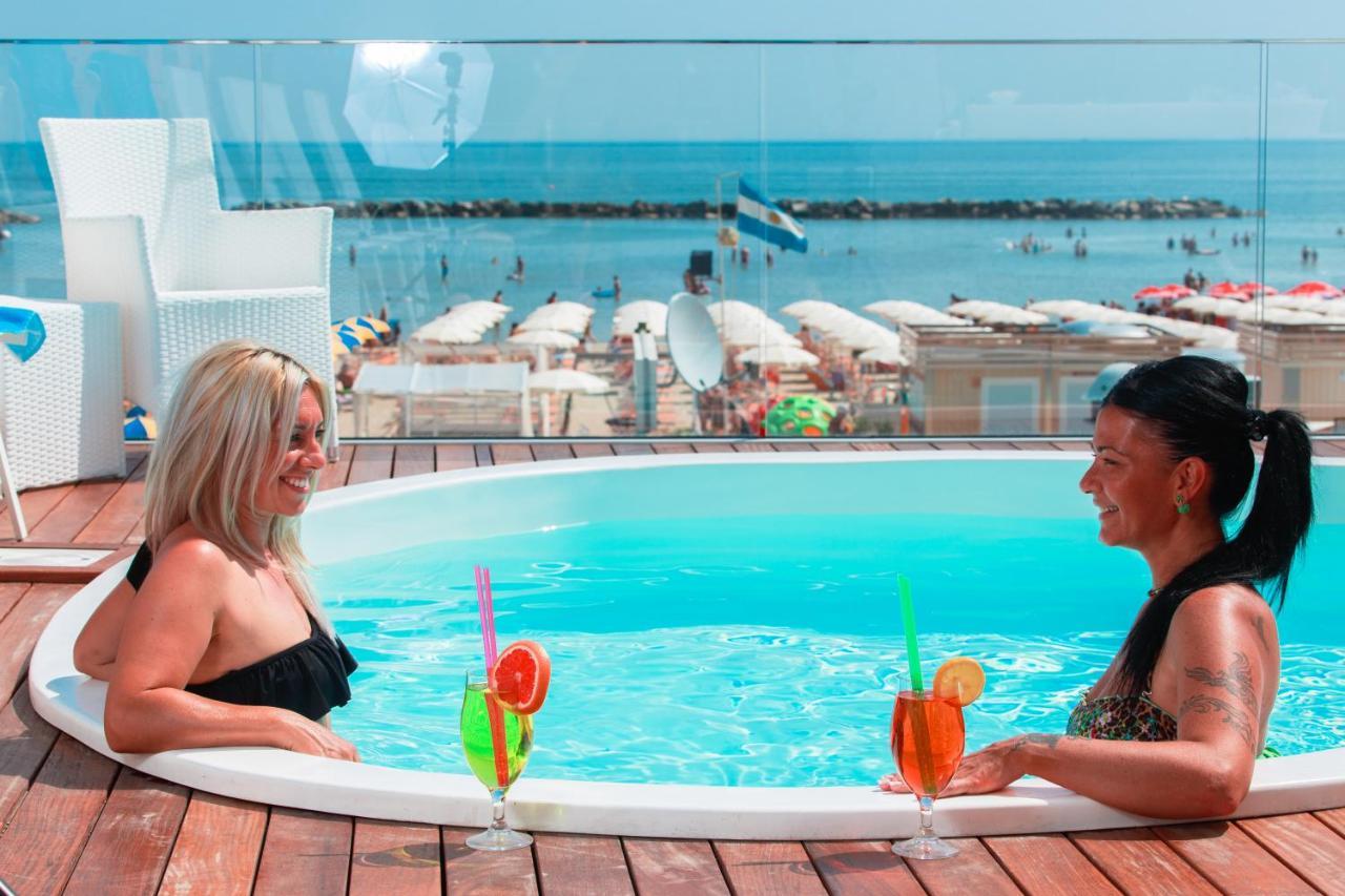 Hotel Nettuno Bellaria-Igea Marina Esterno foto